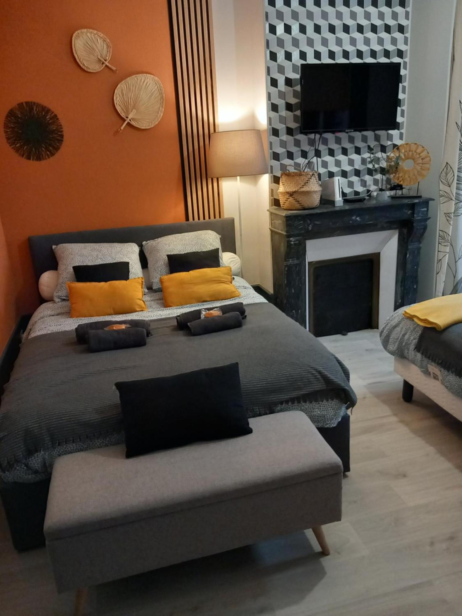 Les Loges Du Theatre Degustation Champagne Offerte Jacuzzi Sauna Jeux Velos Maison Prive 150M2 Historique 14Pers Max Emplacement Exceptionnel Et Chic, 200M De L'Avenue De Champagne, Gare, Musee, Jardins, Restaurations, Toutes Commodites Épernay Exteriör bild