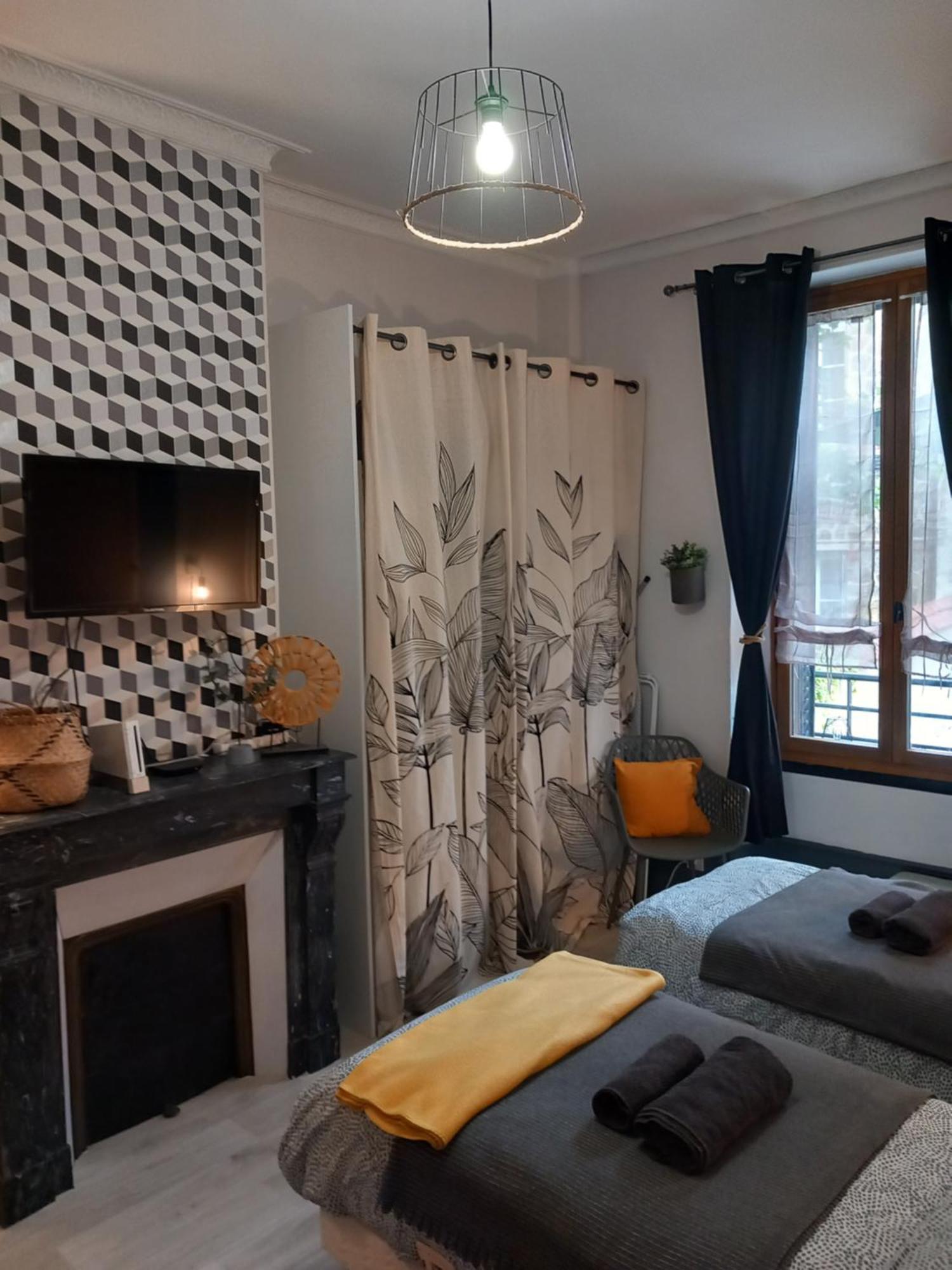 Les Loges Du Theatre Degustation Champagne Offerte Jacuzzi Sauna Jeux Velos Maison Prive 150M2 Historique 14Pers Max Emplacement Exceptionnel Et Chic, 200M De L'Avenue De Champagne, Gare, Musee, Jardins, Restaurations, Toutes Commodites Épernay Exteriör bild